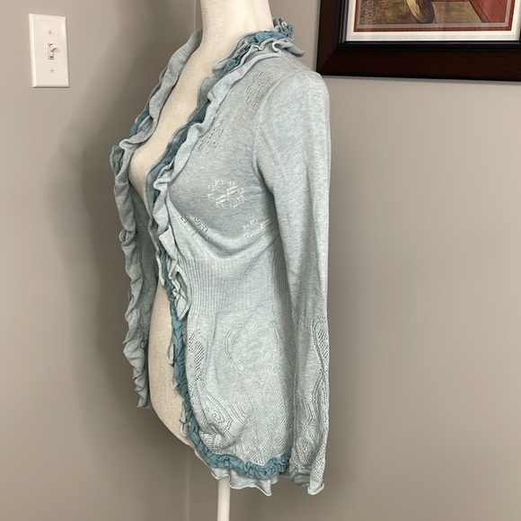 GUINEVERE Anthropologie Ruffle Romantic Cardigan Two Toned Blue Size Medium - Picture 2 of 7